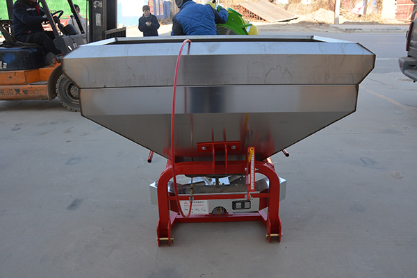 How to choose an agricultural fertilizer spreader?